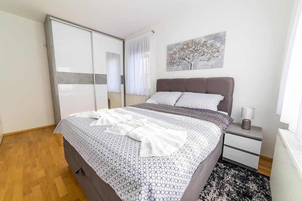 Apartman Lux Self Check-In Virovitica Zewnętrze zdjęcie
