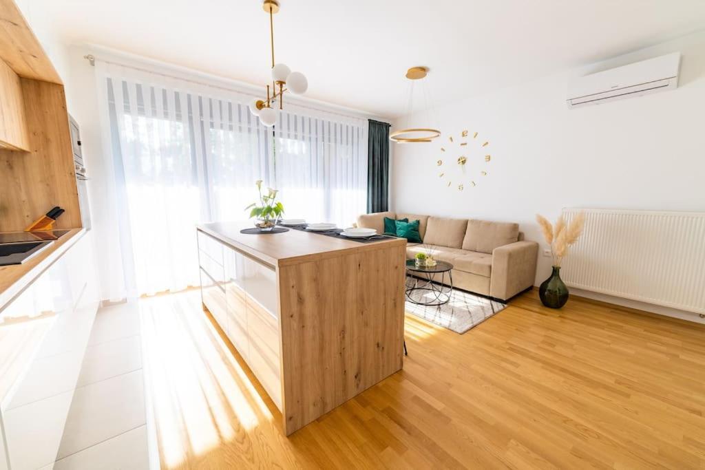 Apartman Lux Self Check-In Virovitica Zewnętrze zdjęcie