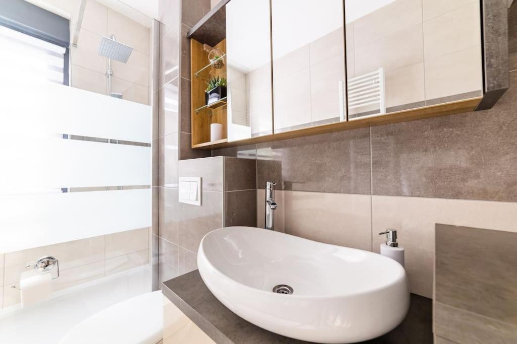 Apartman Lux Self Check-In Virovitica Zewnętrze zdjęcie