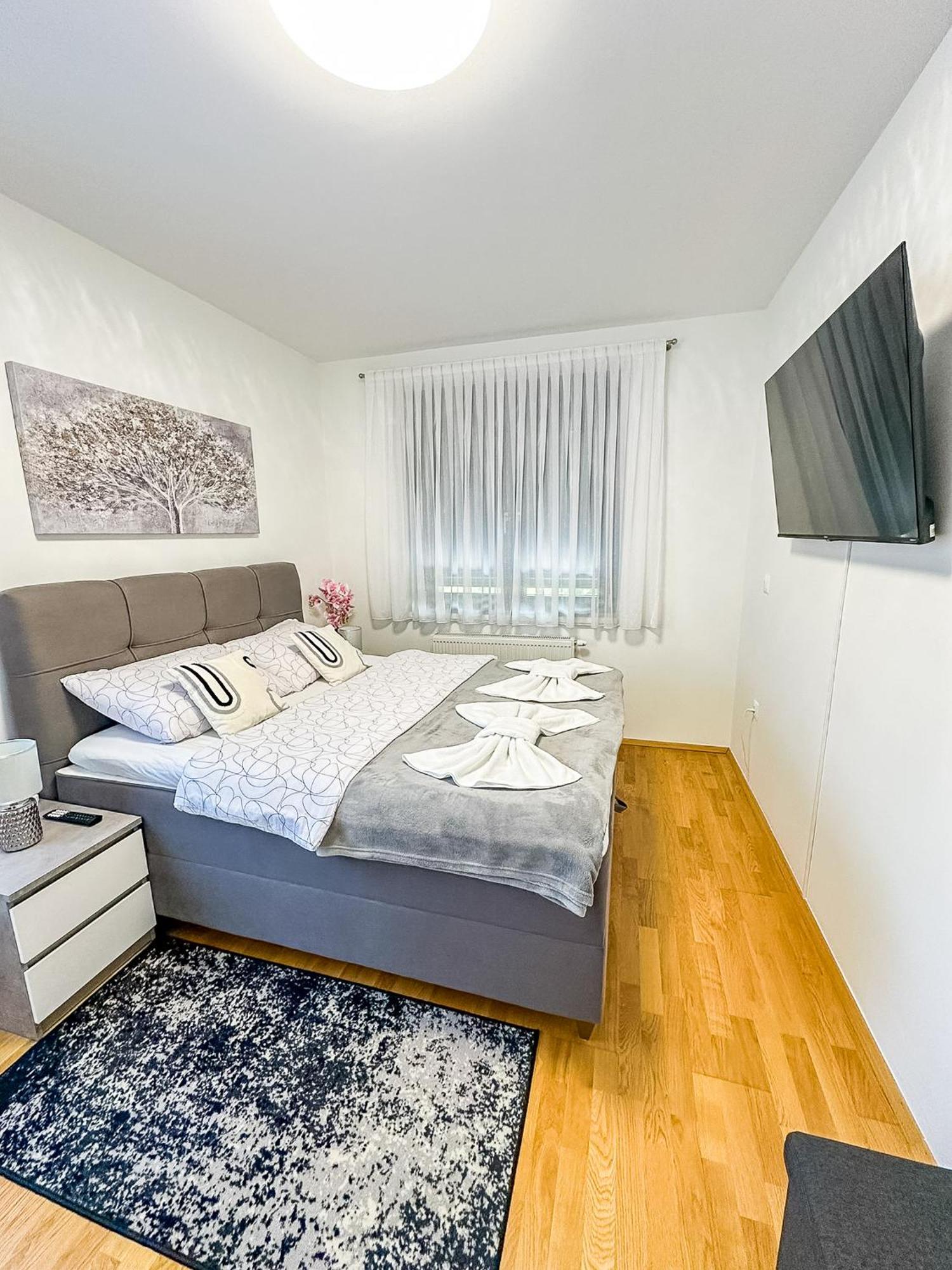 Apartman Lux Self Check-In Virovitica Zewnętrze zdjęcie